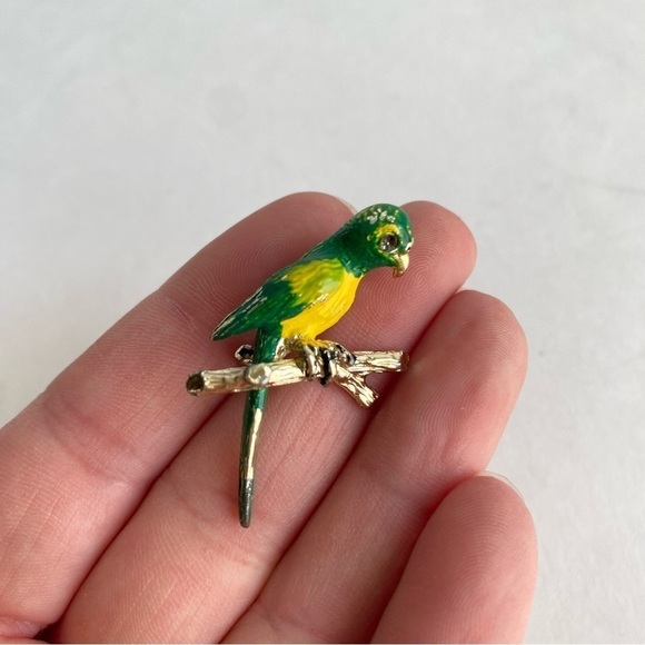 Vintage Parrot Bird Brooch Green Yellow Gold Tone 60s Pin Tiny Small - Picture 6 of 7
